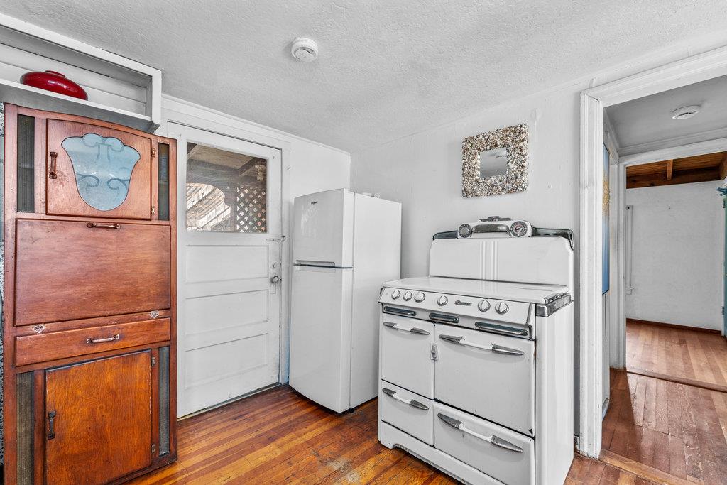 161 Eaton ST