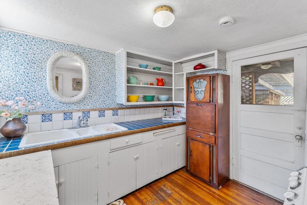 161 Eaton ST