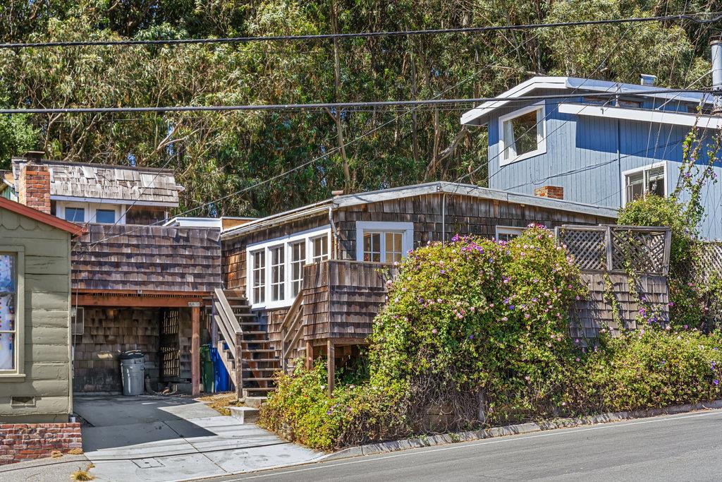 161 Eaton ST
