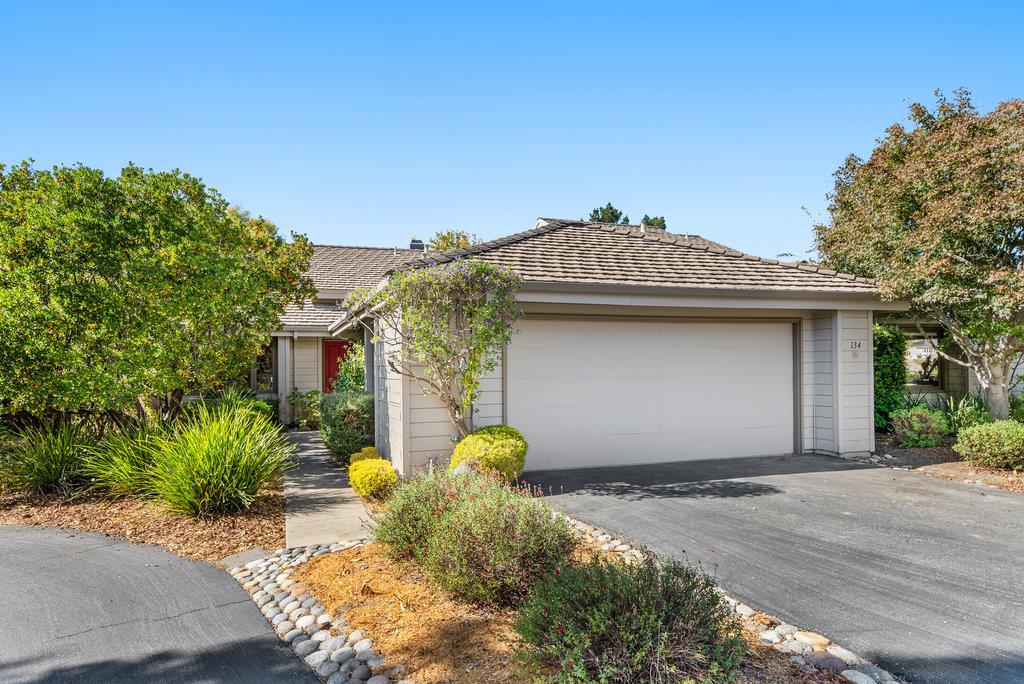 134 White Oaks LN