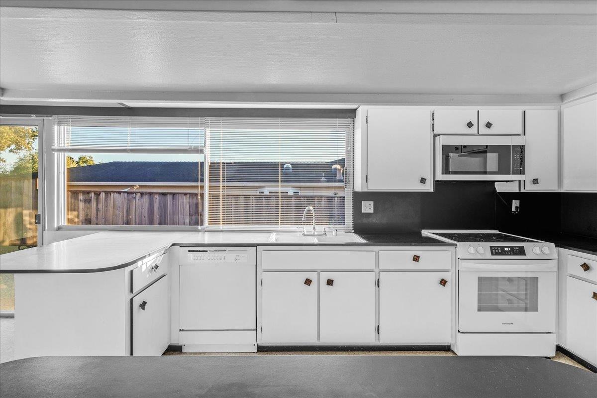 15175 Oak Hills Drive