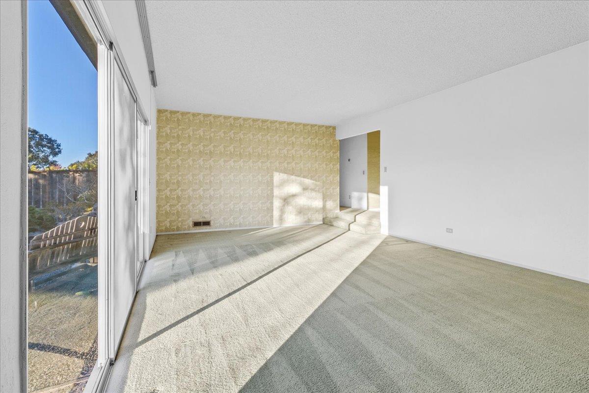 15175 Oak Hills Drive