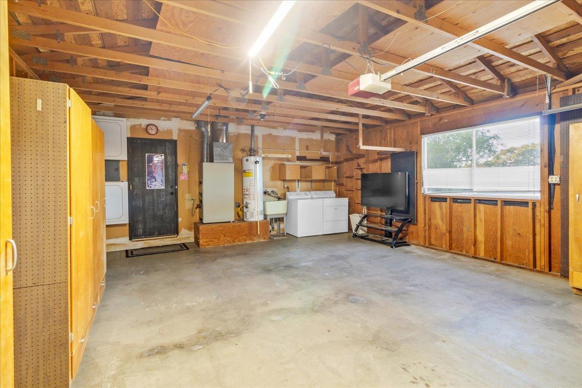 15175 Oak Hills Drive