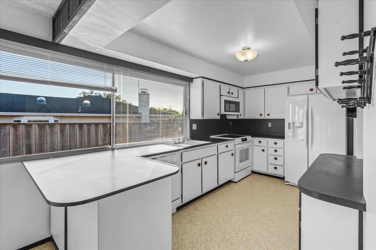 15175 Oak Hills Drive