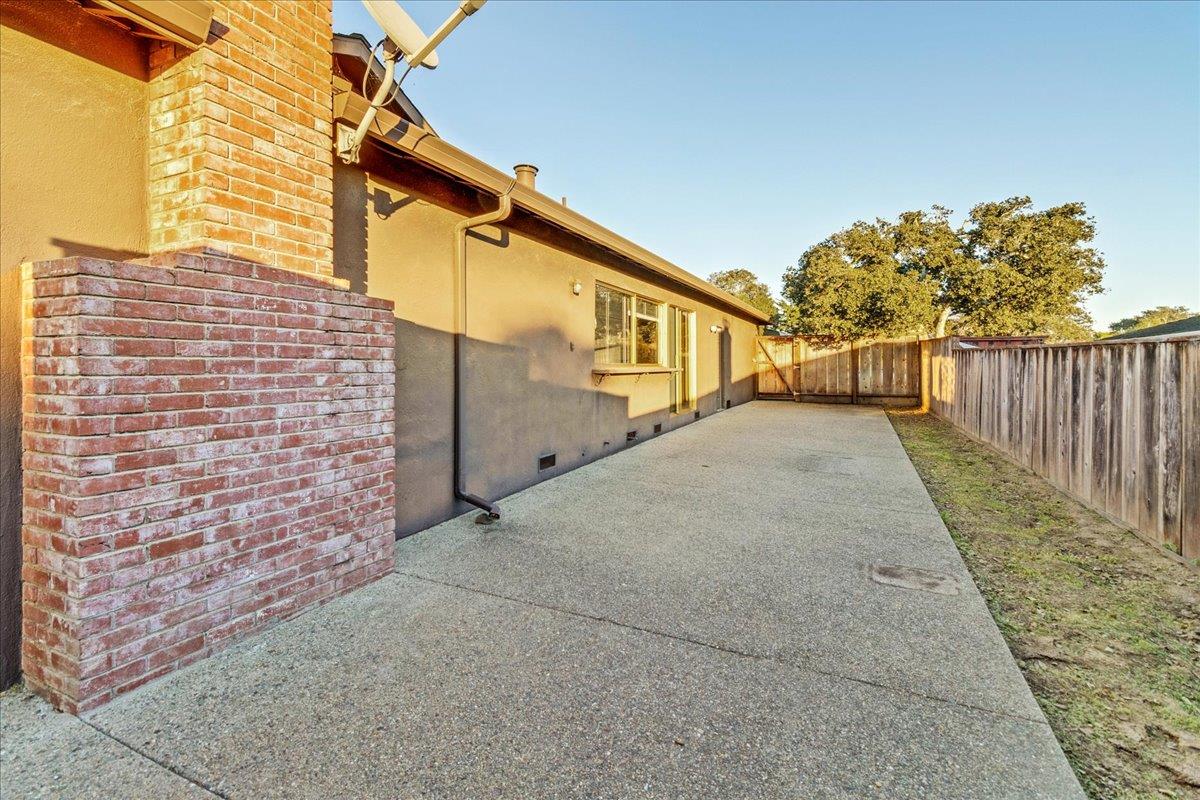 15175 Oak Hills Drive