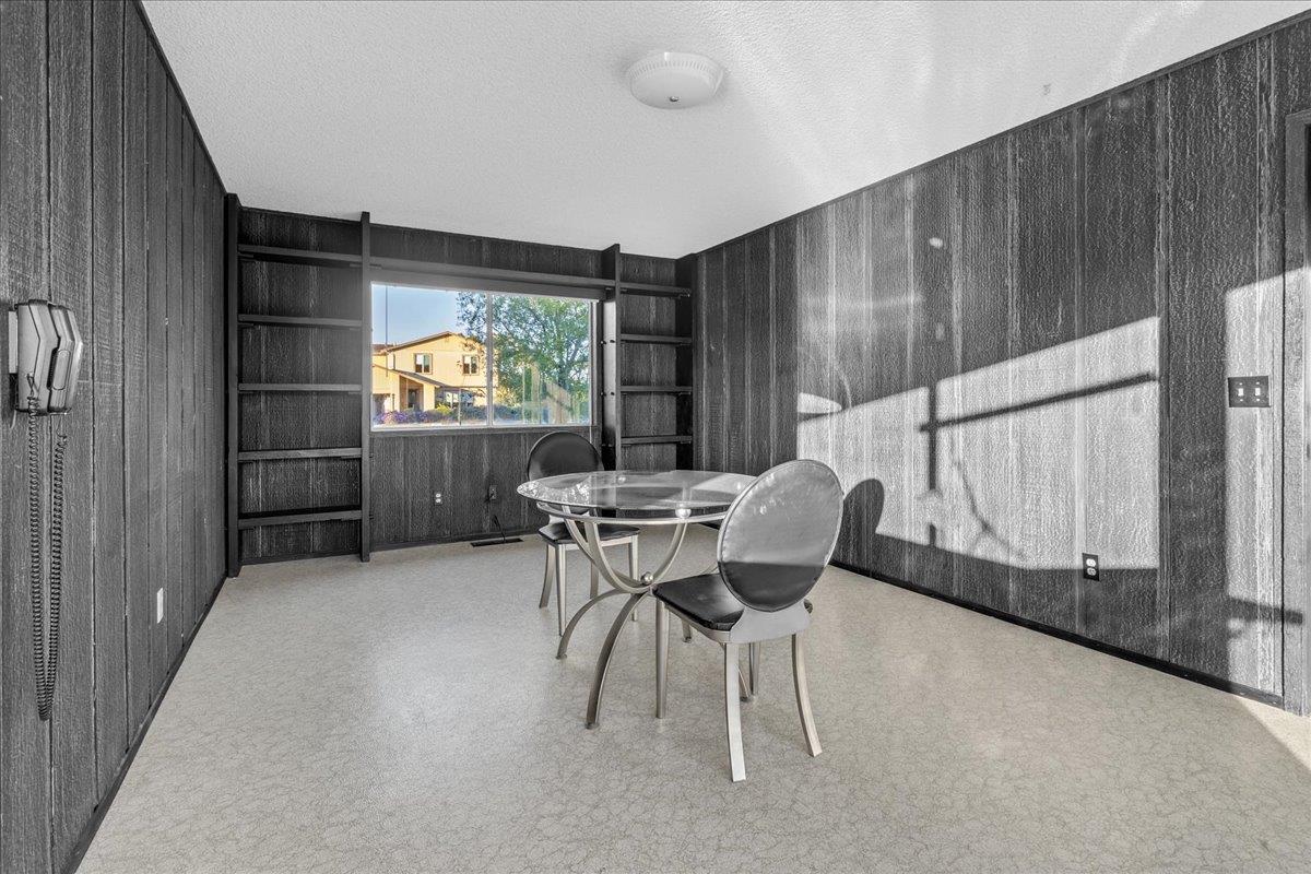 15175 Oak Hills Drive