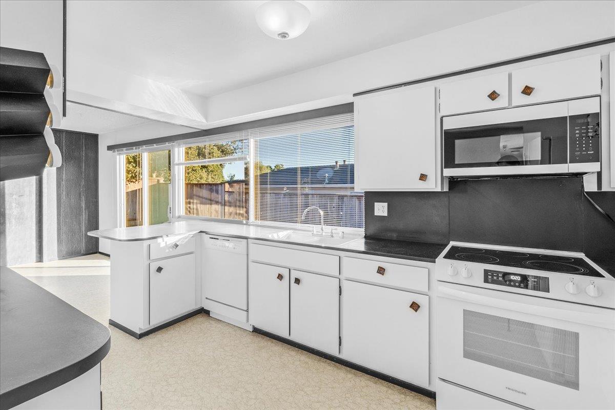 15175 Oak Hills Drive