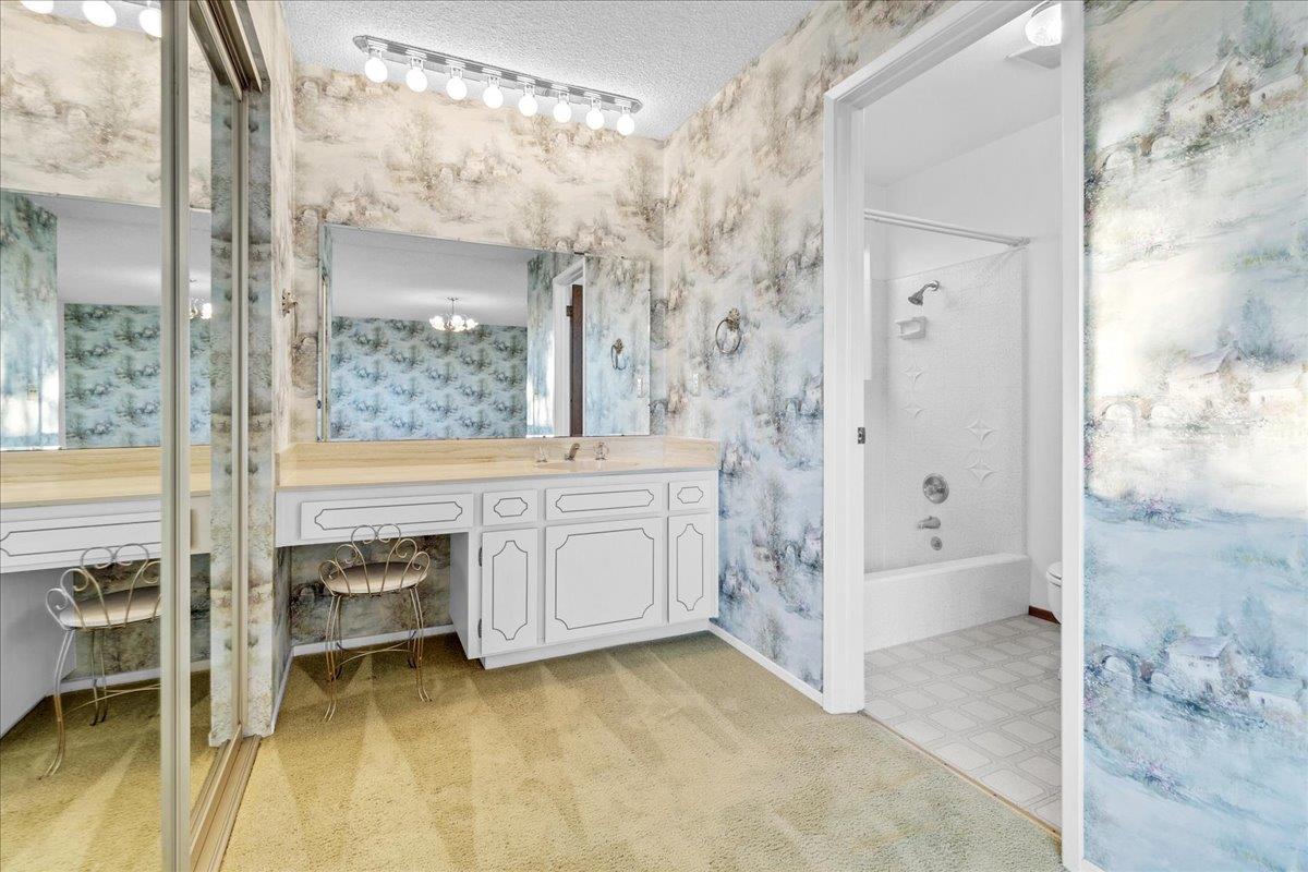 15175 Oak Hills Drive