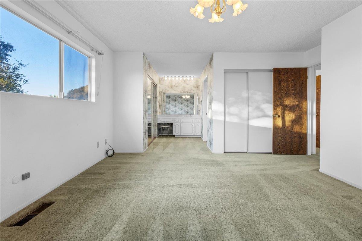 15175 Oak Hills Drive