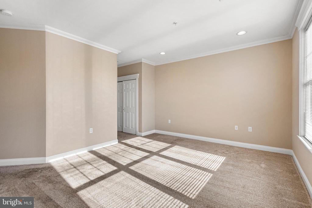 200 W ELM ST #1221