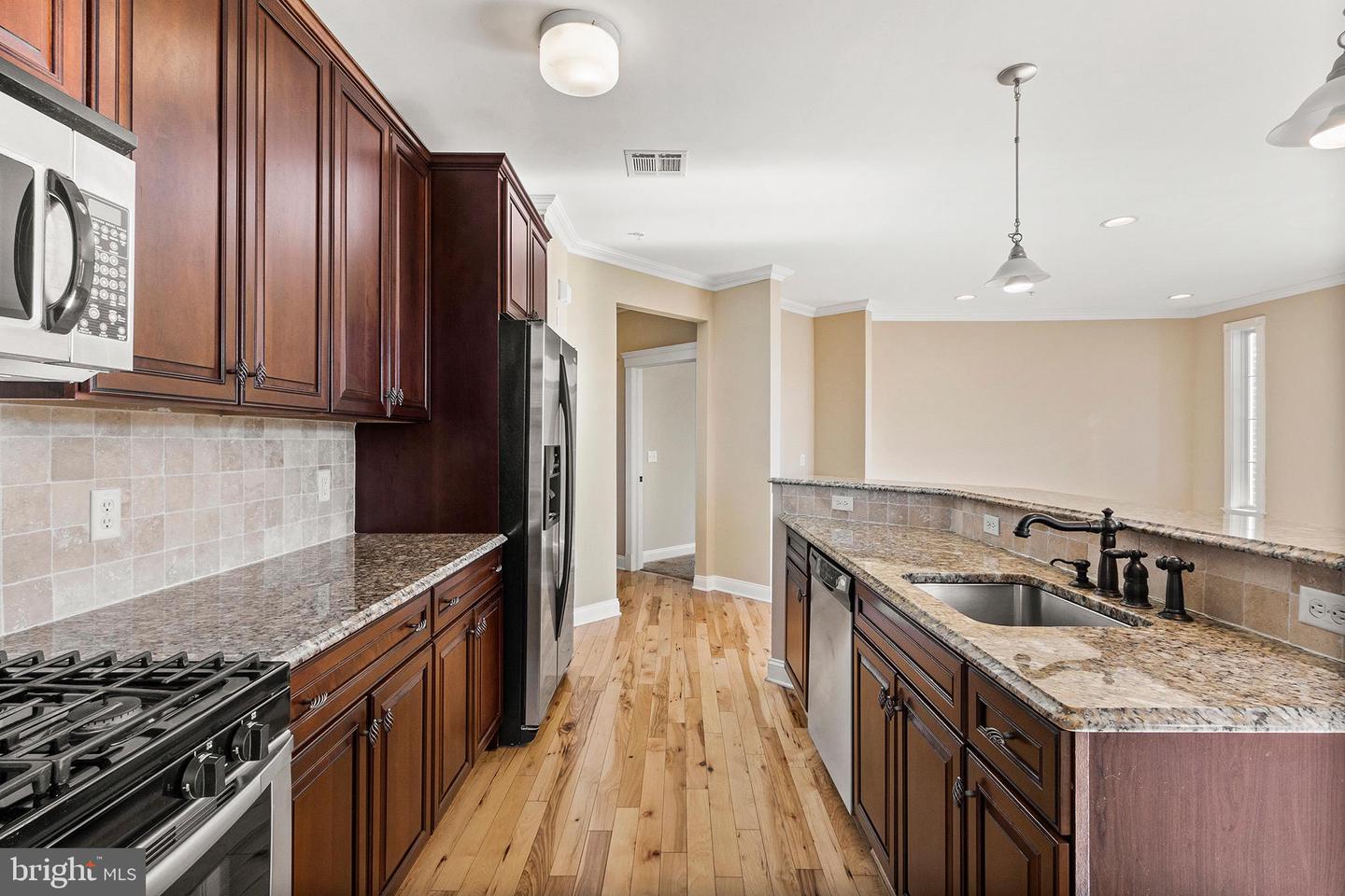 200 W ELM ST #1221