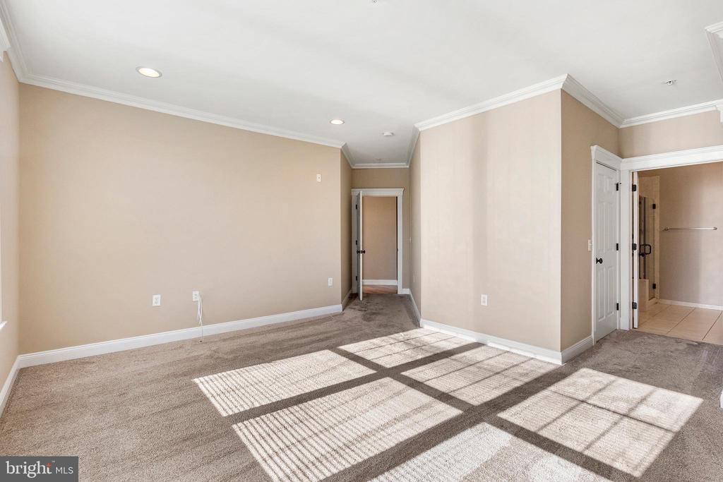 200 W ELM ST #1221
