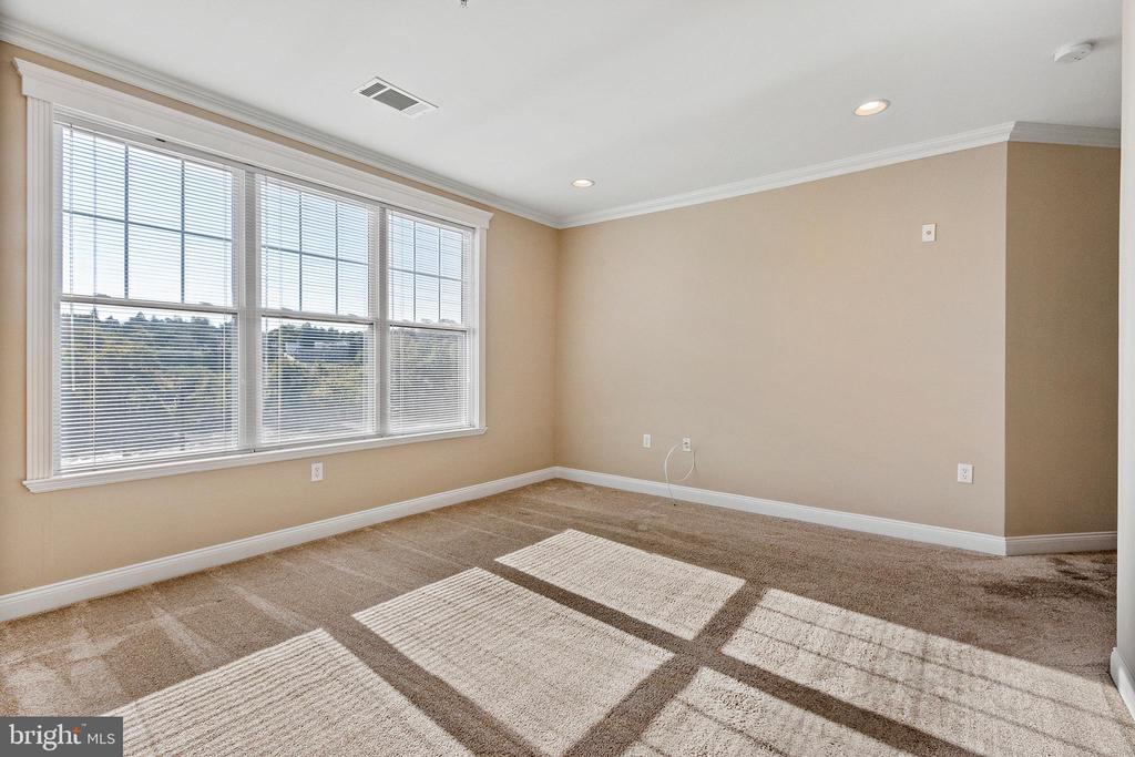 200 W ELM ST #1221