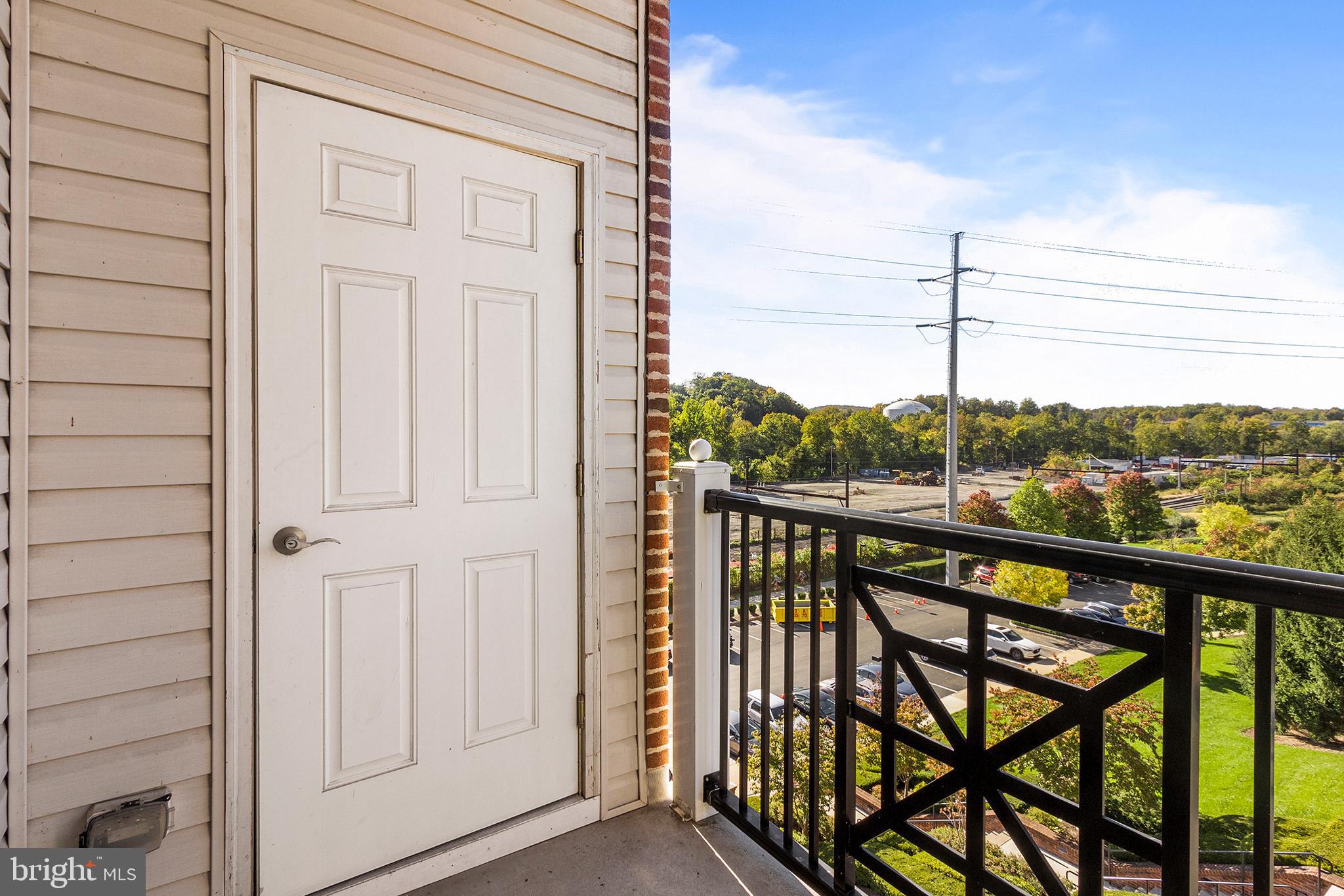 200 W ELM ST #1221