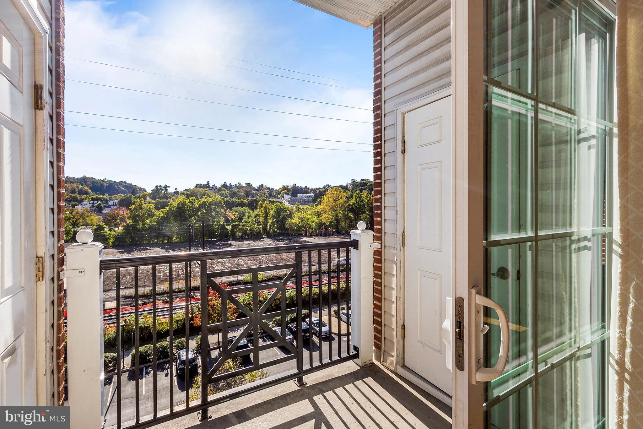 200 W ELM ST #1221