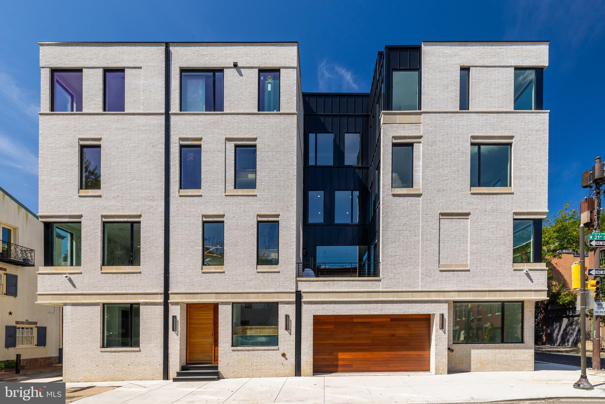 2100 Lombard St