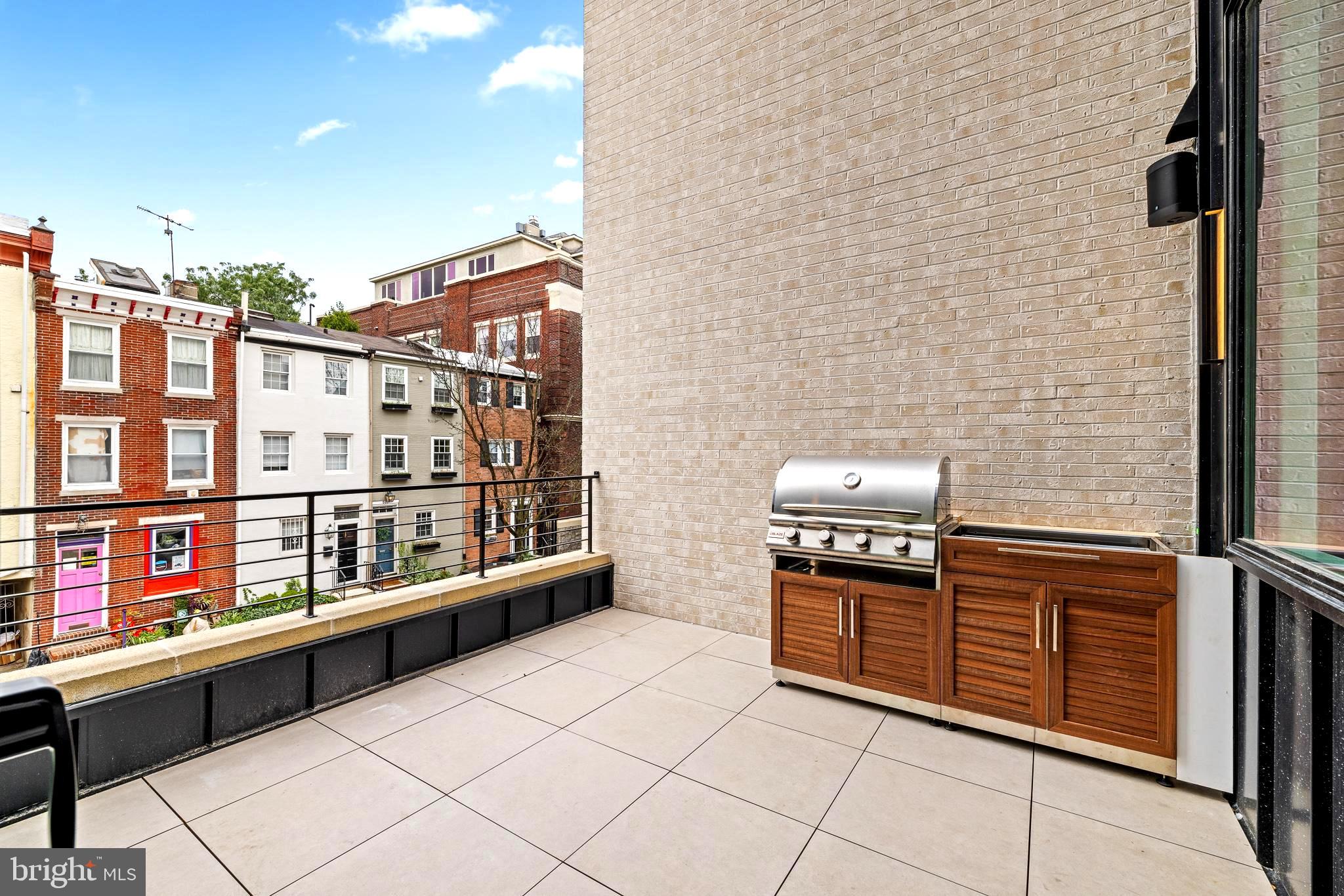 2100 Lombard St