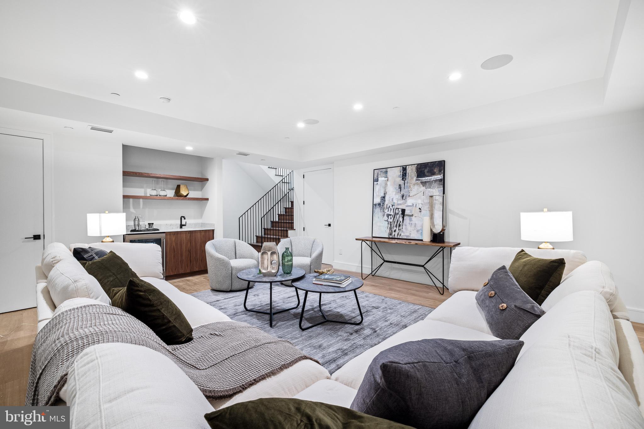 2100 Lombard St