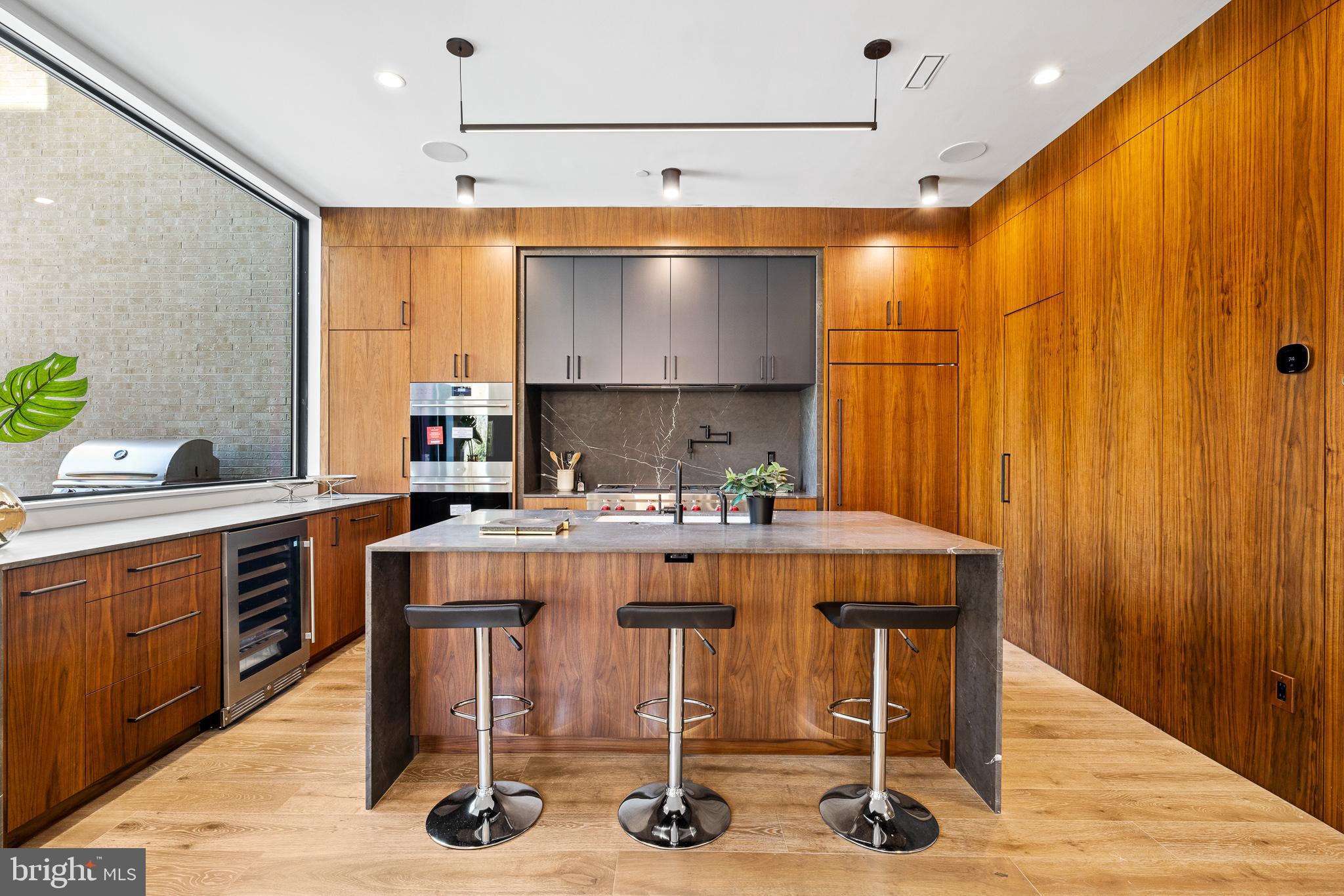 2100 Lombard St