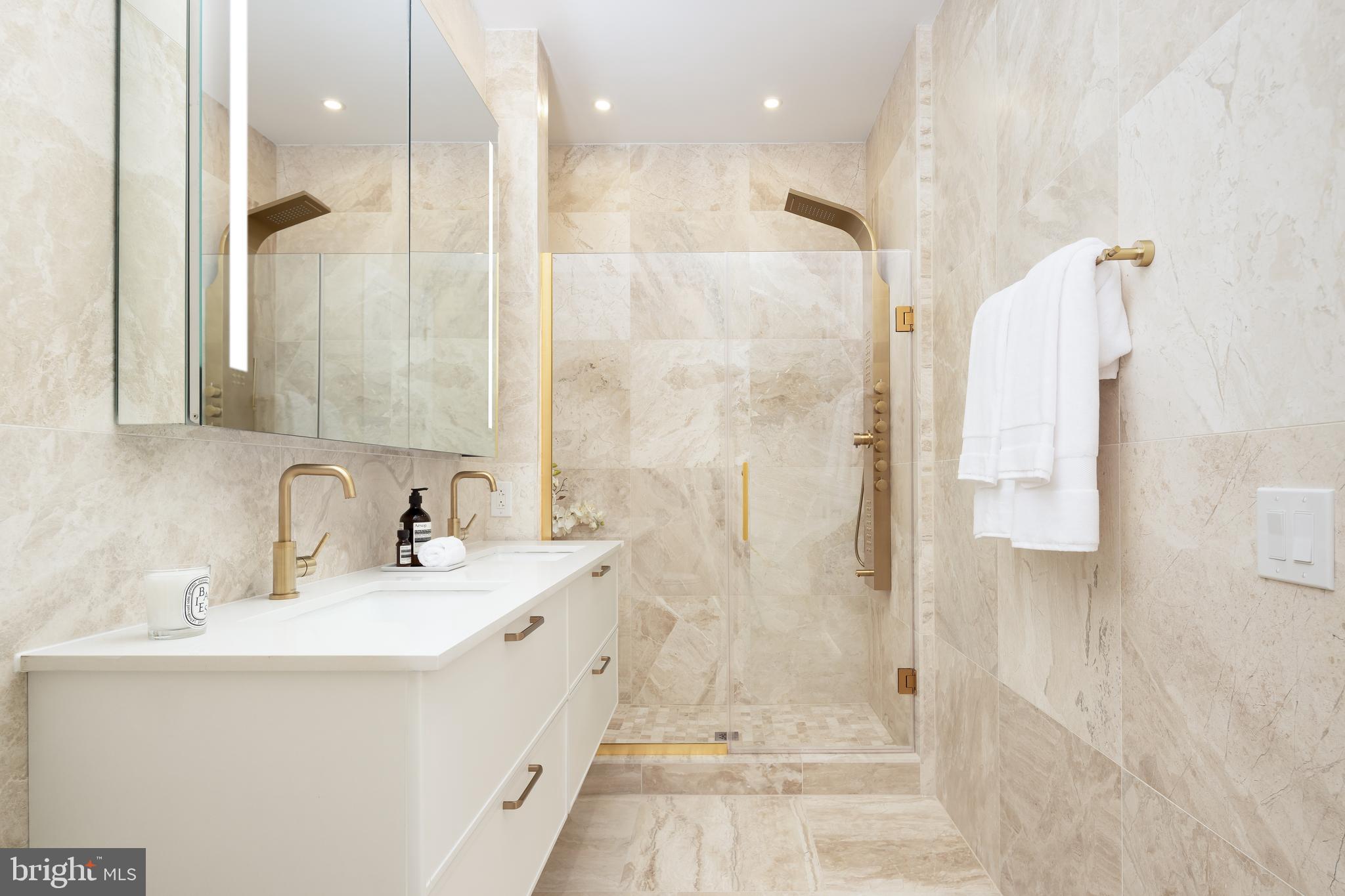 1099 GERMANTOWN AVE #PENTHOUSE H1236