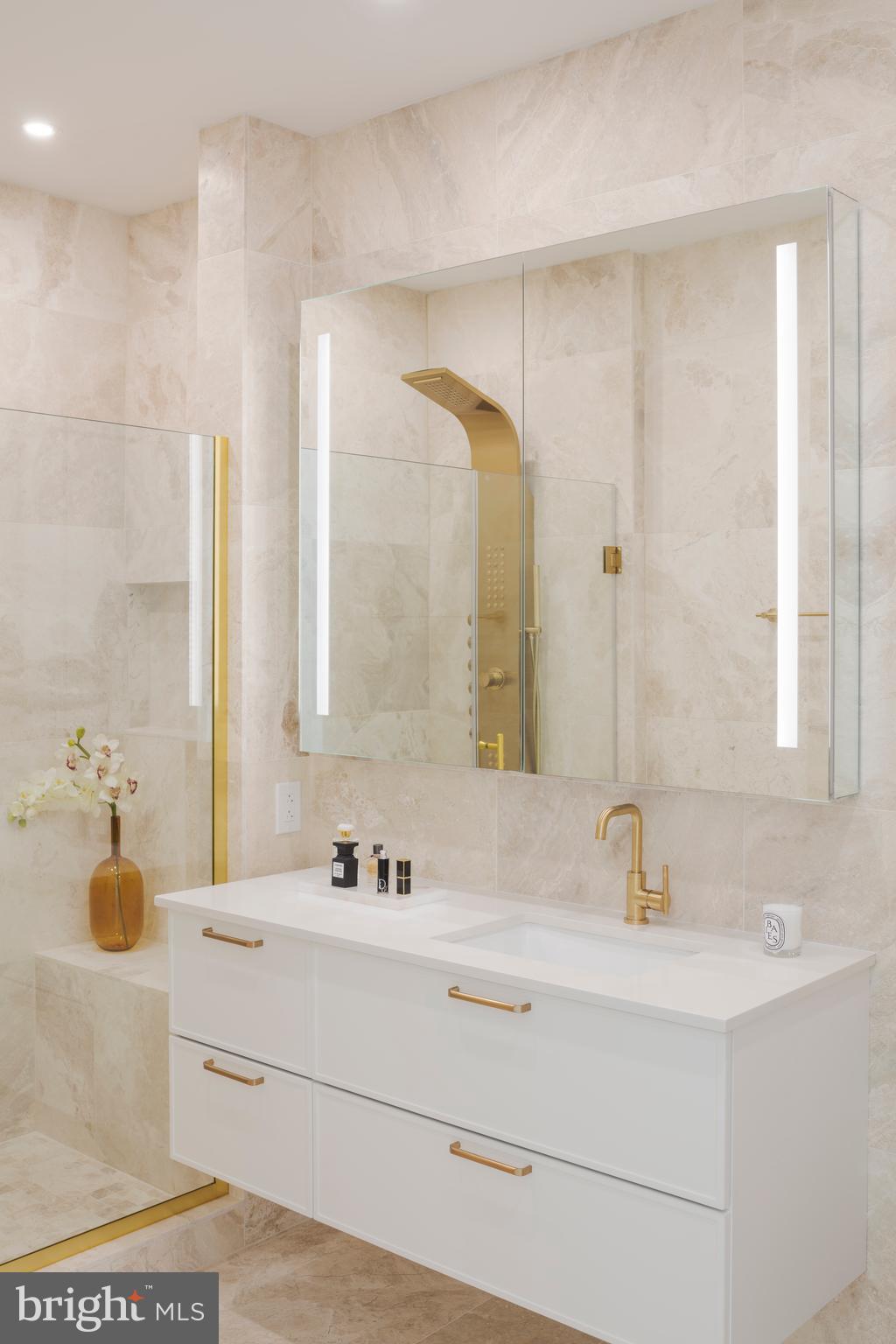 1099 GERMANTOWN AVE #PENTHOUSE H1236
