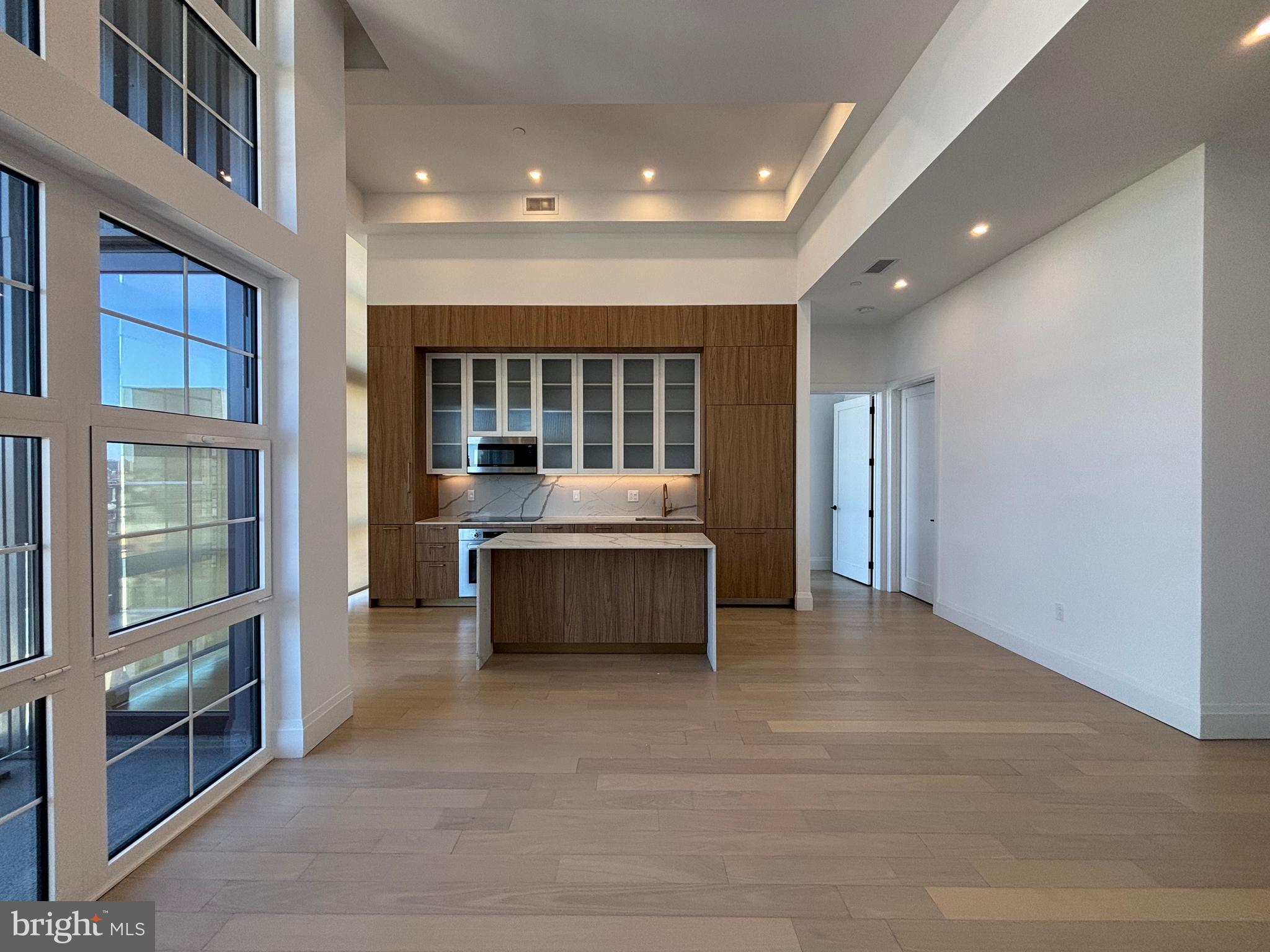 1099 GERMANTOWN AVE #PENTHOUSE H1236