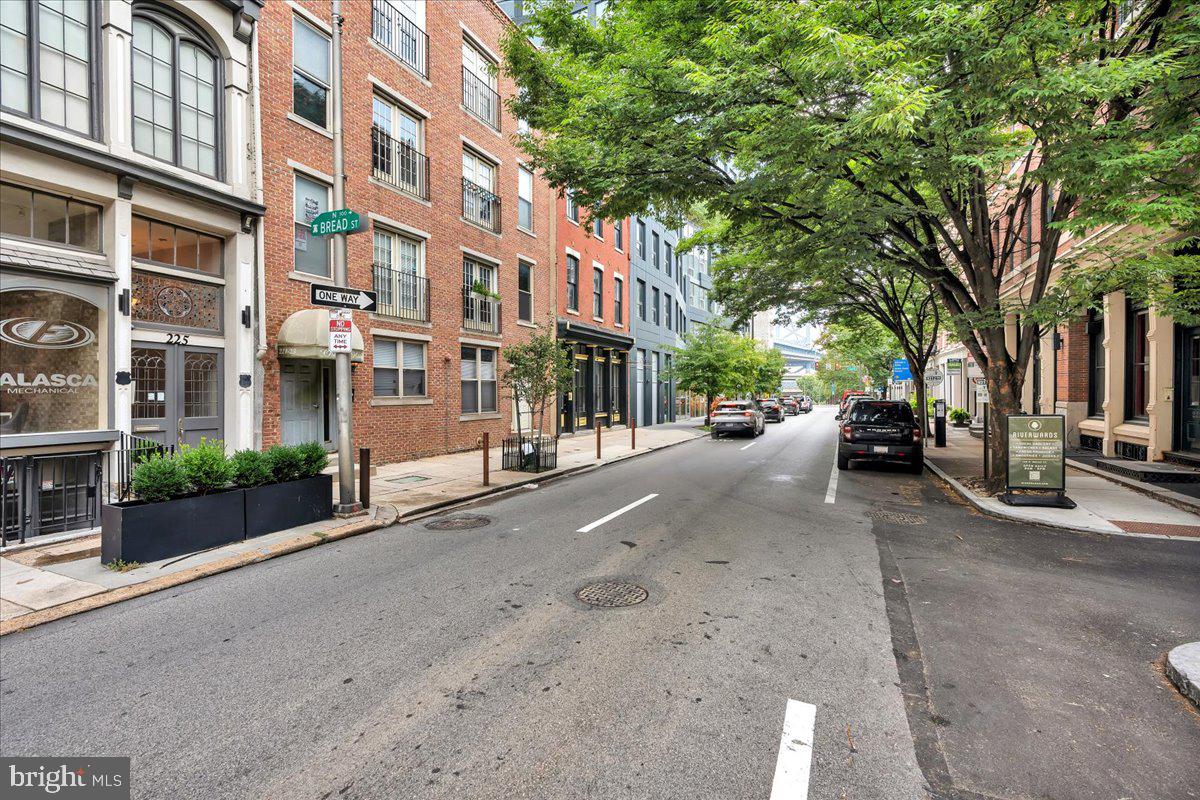 221-23 Race St #7