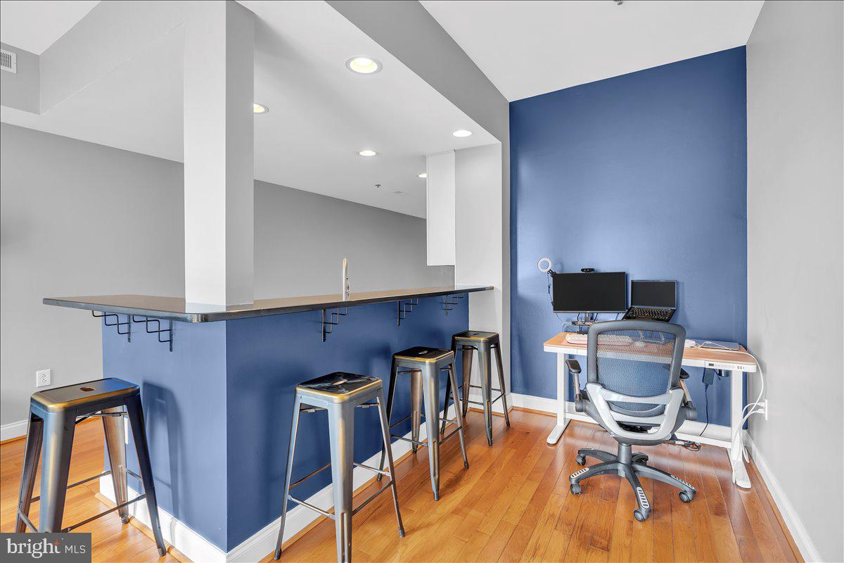 221-23 Race St #7