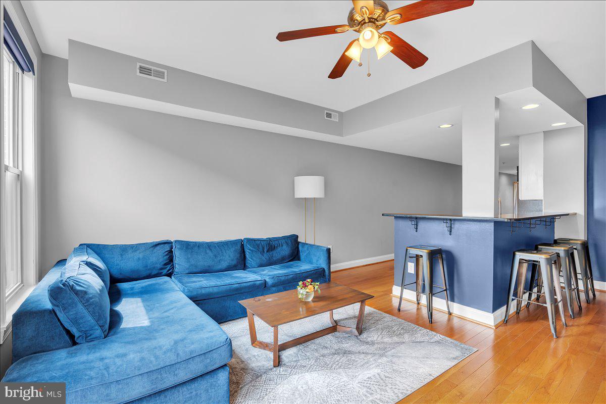 221-23 Race St #7