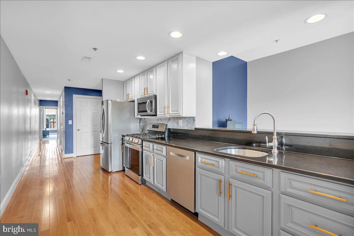 221-23 Race St #7