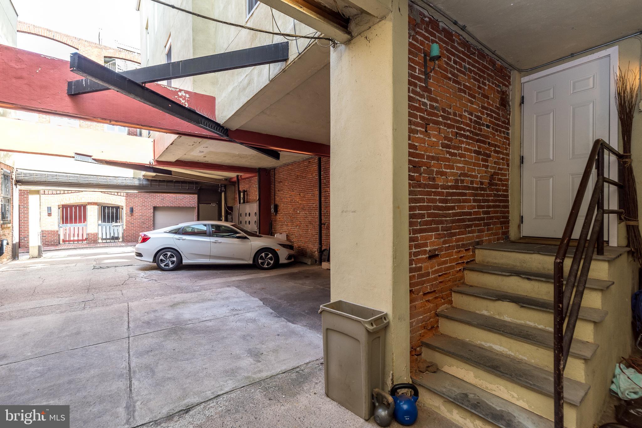 114 NAUDAIN ST #G