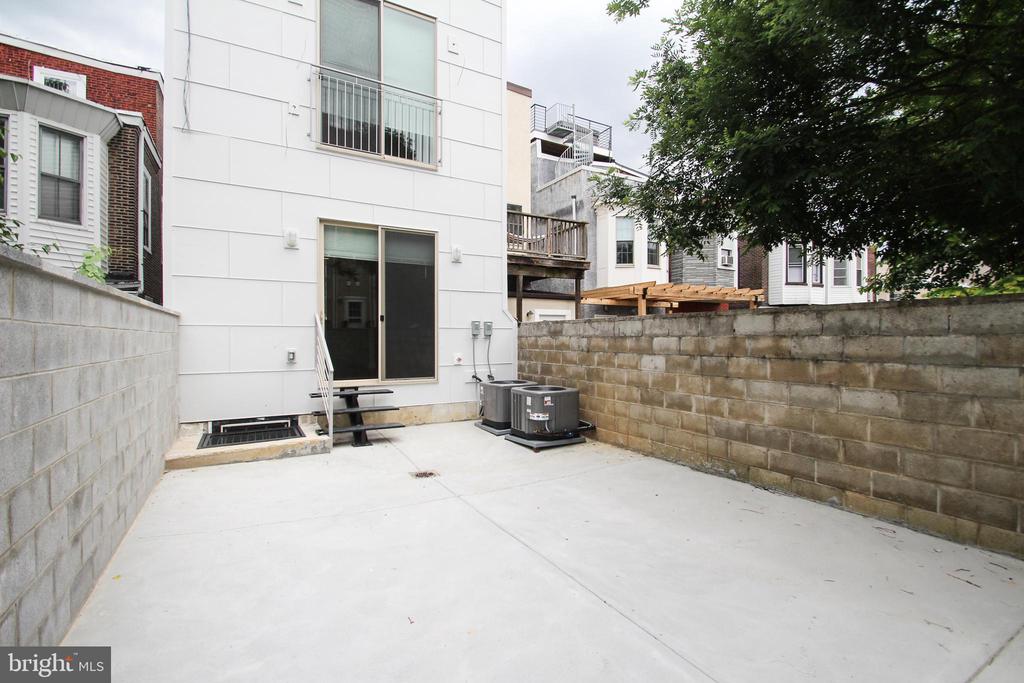 864 N 19TH STREET