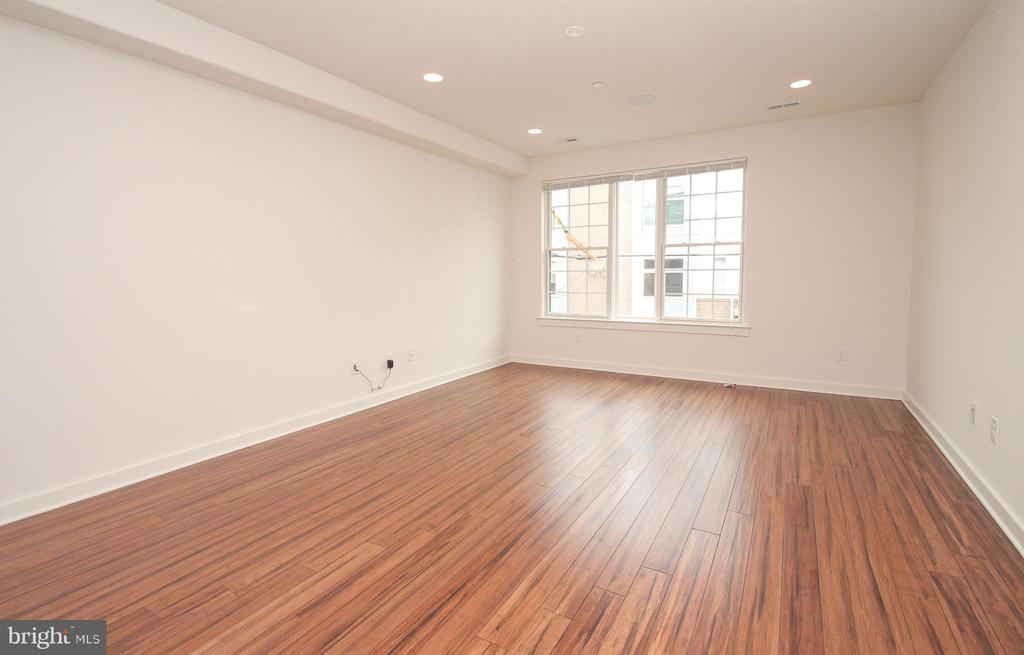 864 N 19TH STREET