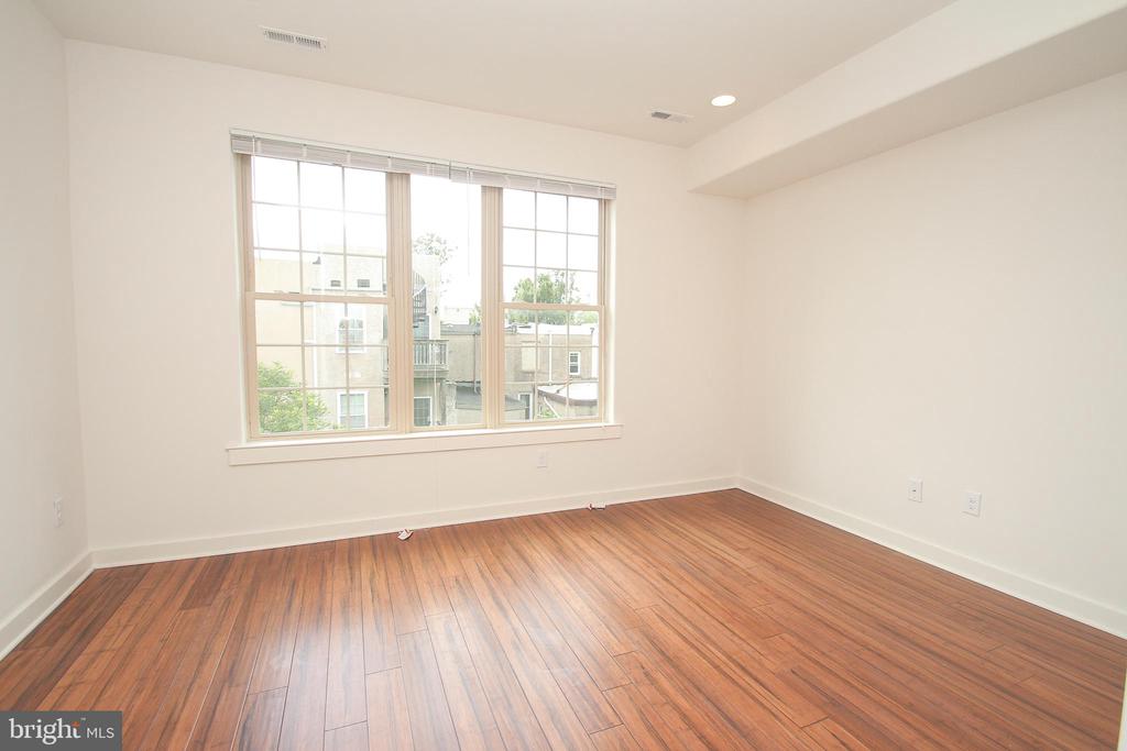 864 N 19TH STREET