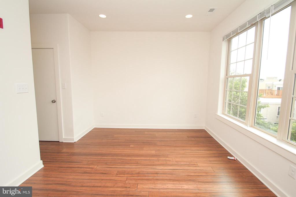 864 N 19TH STREET