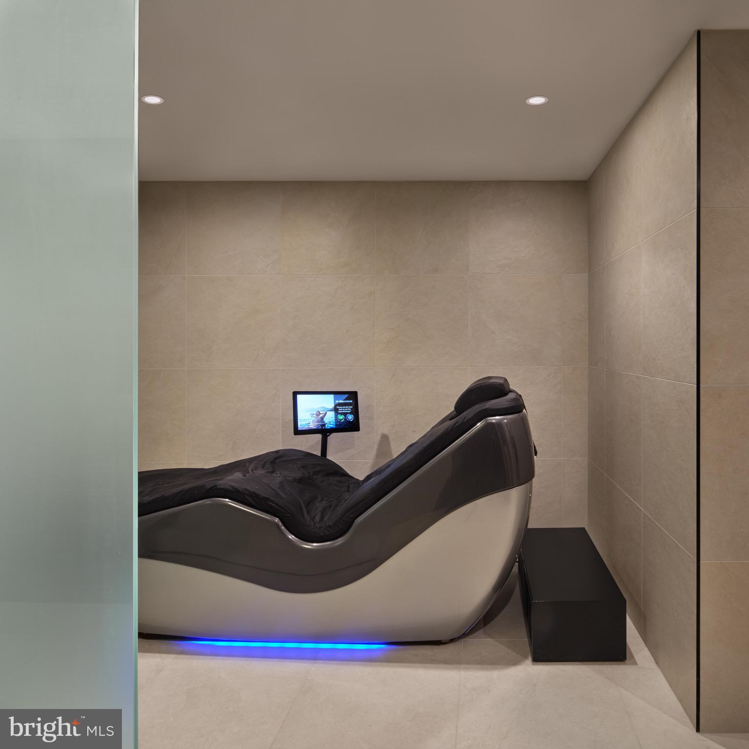 1099 GERMANTOWN AVE #M116