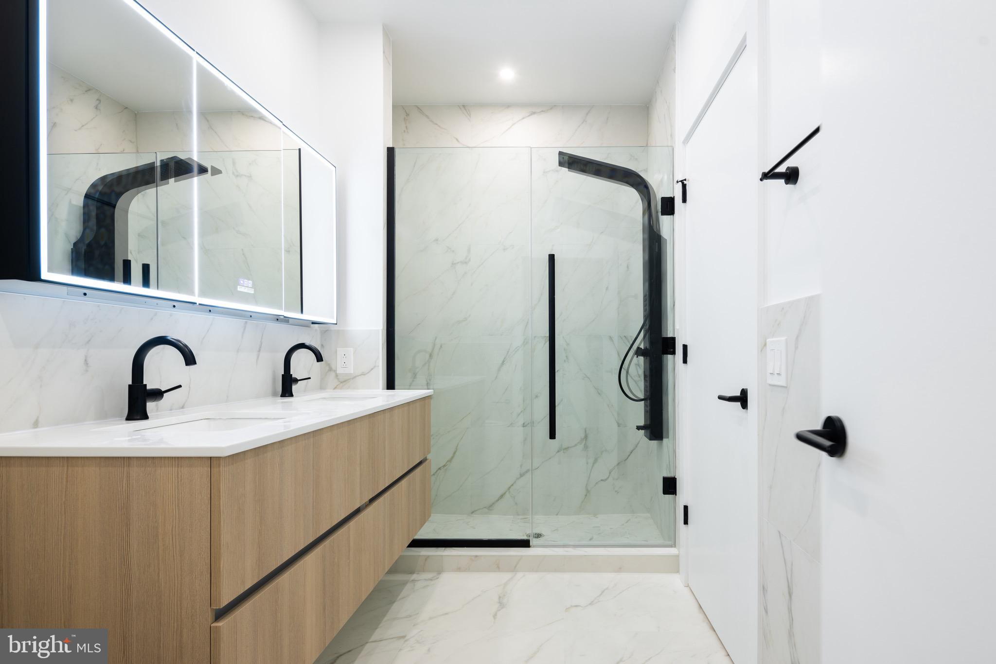 1099 GERMANTOWN AVE #M116