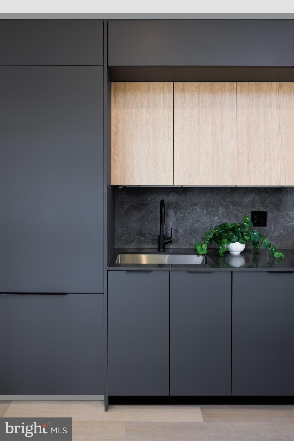 1099 GERMANTOWN AVE A