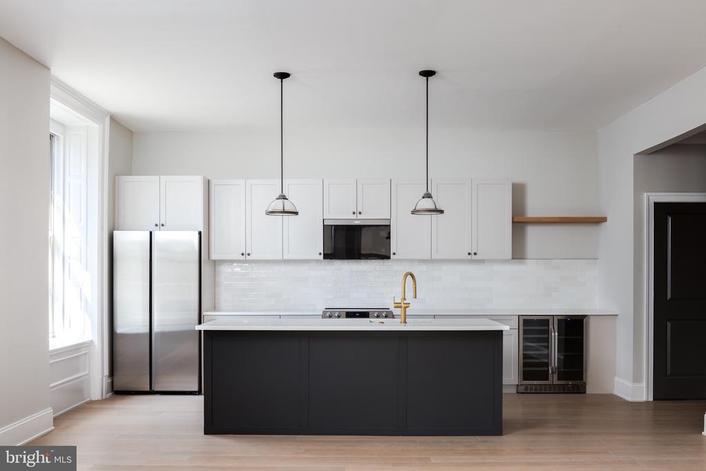 200 S BROAD STREET Unit: 815