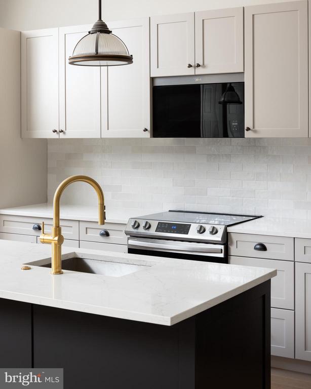 200 S BROAD STREET Unit: 1003