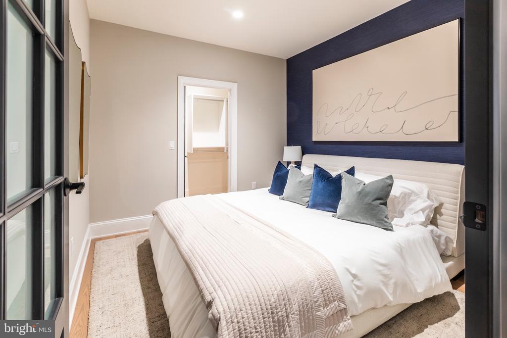200 S BROAD STREET Unit: 1003