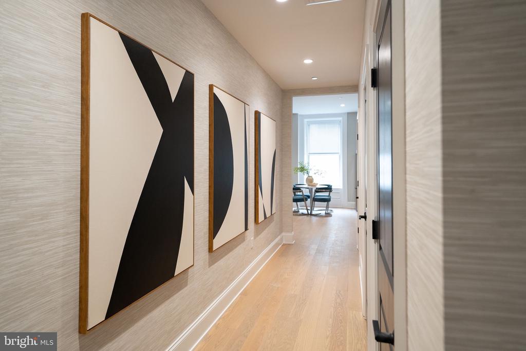 200 S BROAD STREET Unit: 325