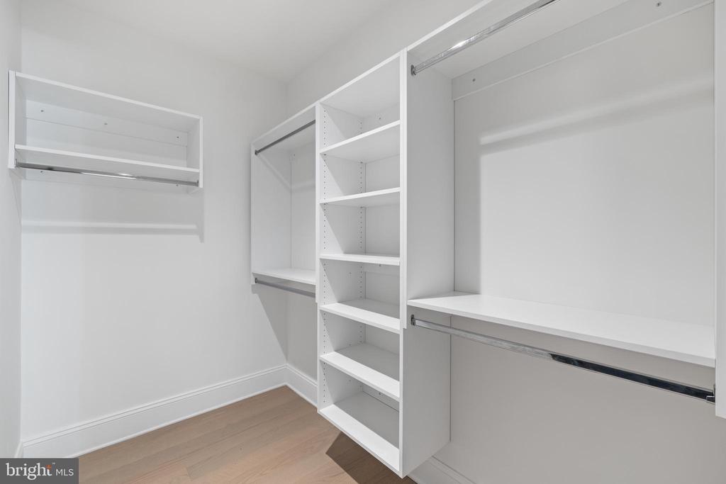 200 S BROAD STREET Unit: 325