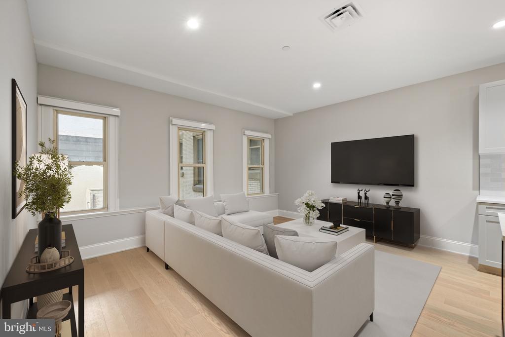 200 S BROAD STREET Unit: 325
