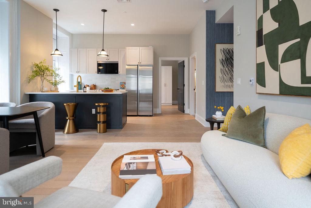 200 S BROAD STREET Unit: 325