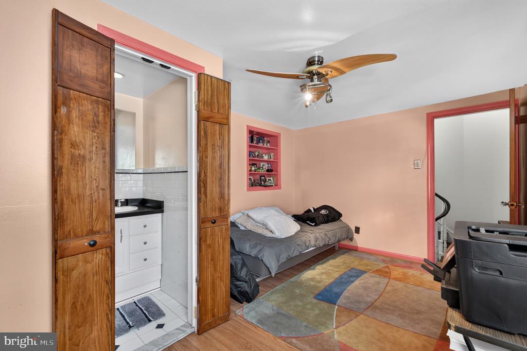 114 N 21ST