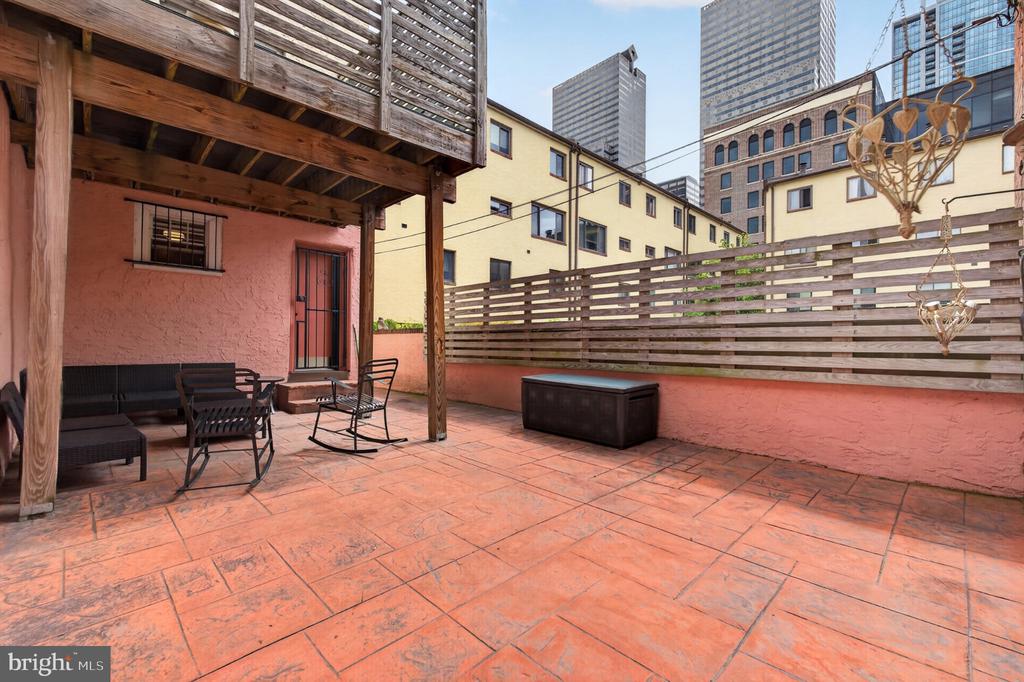 114 N 21ST