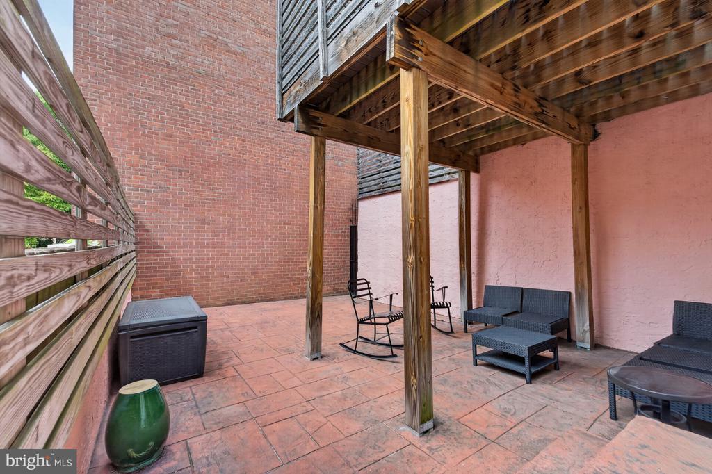 114 N 21ST