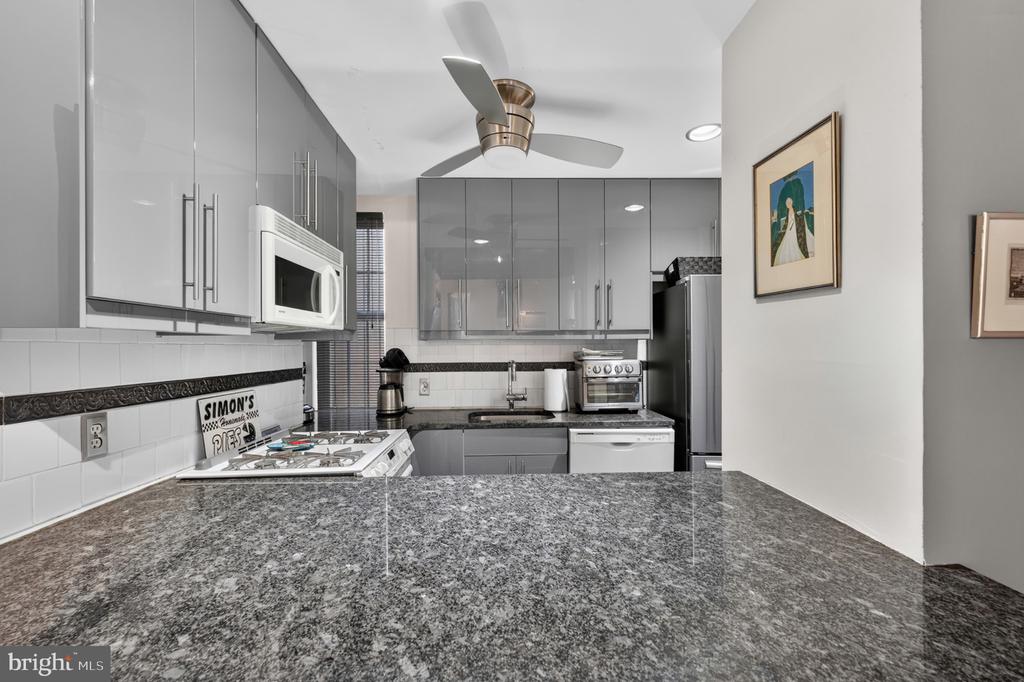 114 N 21ST