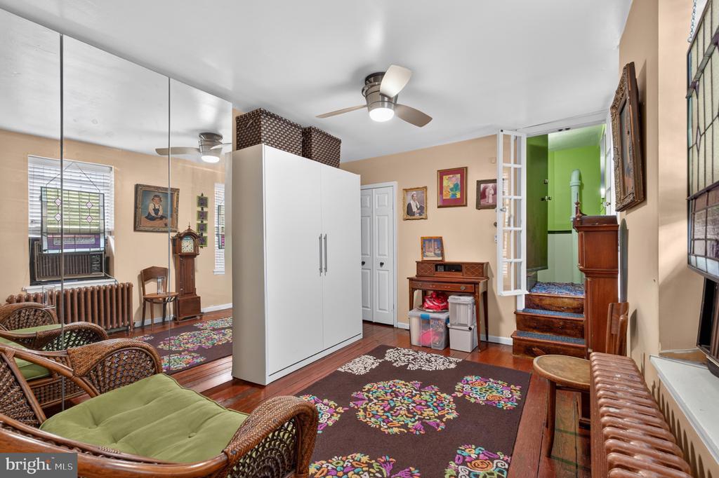 114 N 21ST